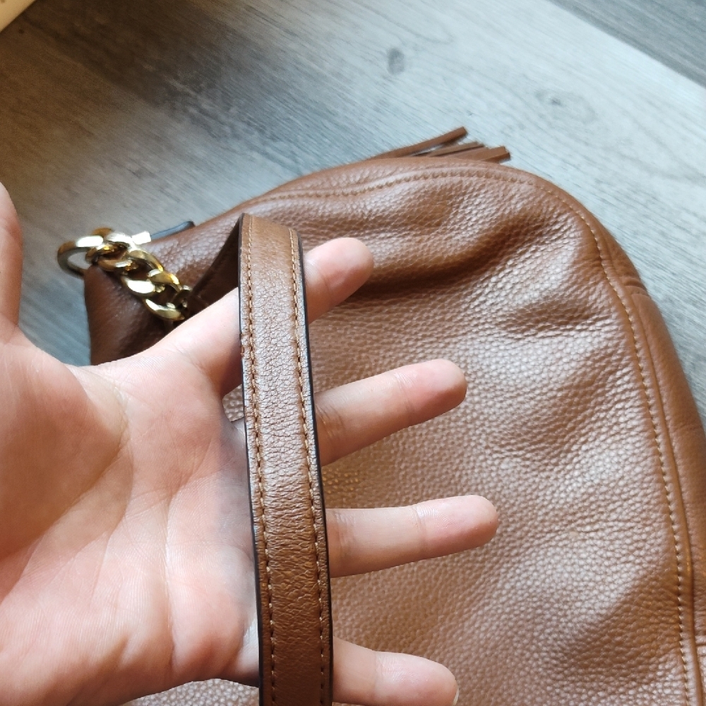 Michael Kors Tan Shoulder Bag with Gold Hardware - Picture 8 of 13